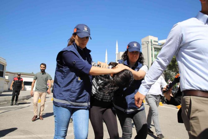 Vahşi Cinayetin Zanlıları Adliyeye Çıkarıldı