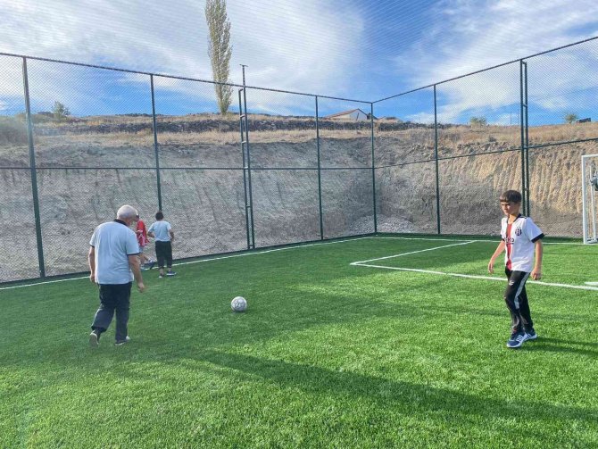 Hisarcık Dereköy’de Sentetik Çim Yüzeyli Halı Saha Hizmete Girdi