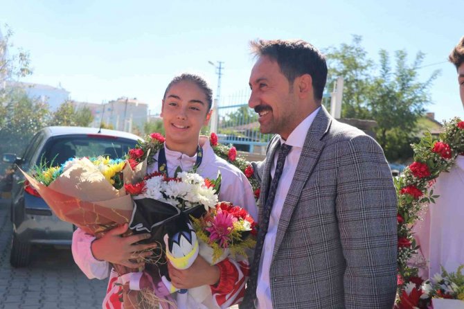 Avrupa Şampiyonu Aleyna Coşku İle Karşılandı