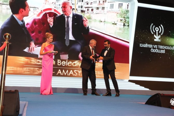 Mehmet Sarı’ya ‘En Başarılı Belediye Başkanı’ Ödülü