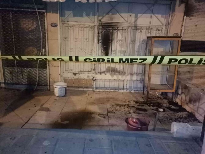 İ̇zmir’de Bir İş Yerine 2 Kez Molotoflu Saldırı Düzenlendi