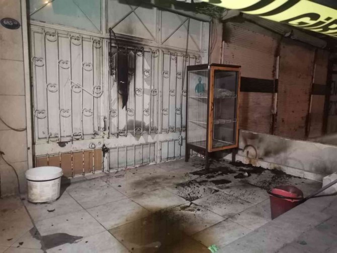 İ̇zmir’de Bir İş Yerine 2 Kez Molotoflu Saldırı Düzenlendi