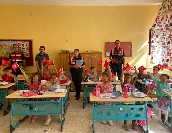 Jandarma Öğrencilere Çevre Bilinci Aşıladı