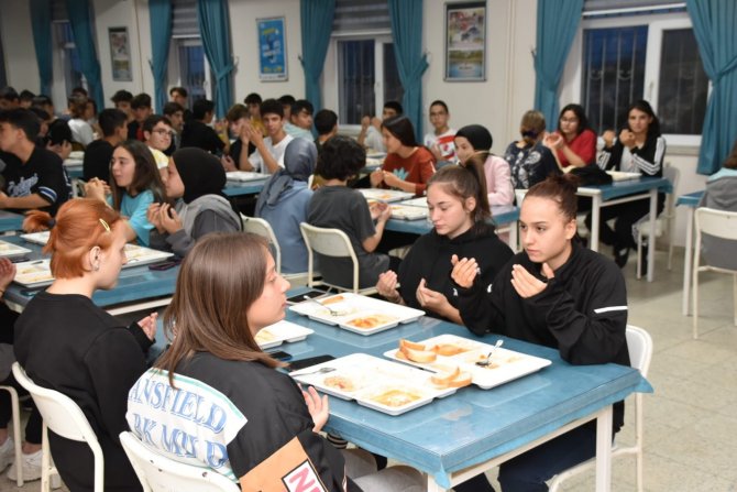 Vali Gürel, Ovacık Spor Lisesi Öğrencileriyle Bir Araya Geldi