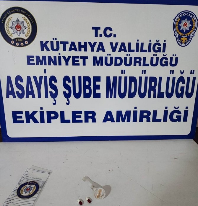Kütahya’da 4 Kişinin Üzerinde Uyuşturucu Ele Geçirildi