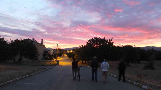 Burhaniye’de Güneşin Doğuşundaki Güzellik Kameralara Böyle Yansıdı