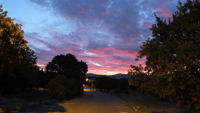 Burhaniye’de Güneşin Doğuşundaki Güzellik Kameralara Böyle Yansıdı