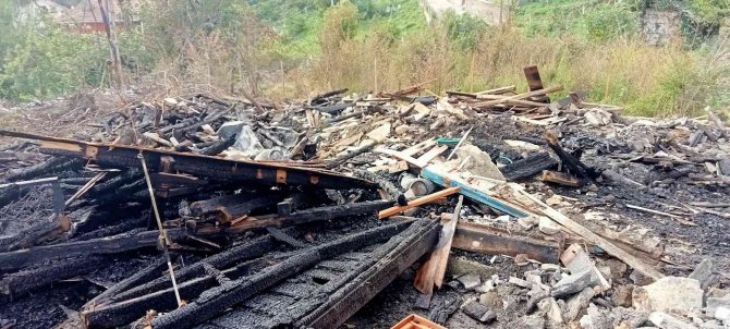 Kastamonu’da Alevlere Teslim Olan 6 Ev Küle Döndü