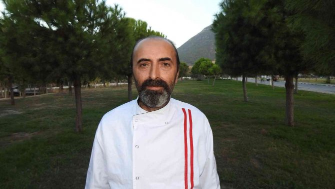 Restoran Şefinin Geyikle Muhabbeti Güldürdü