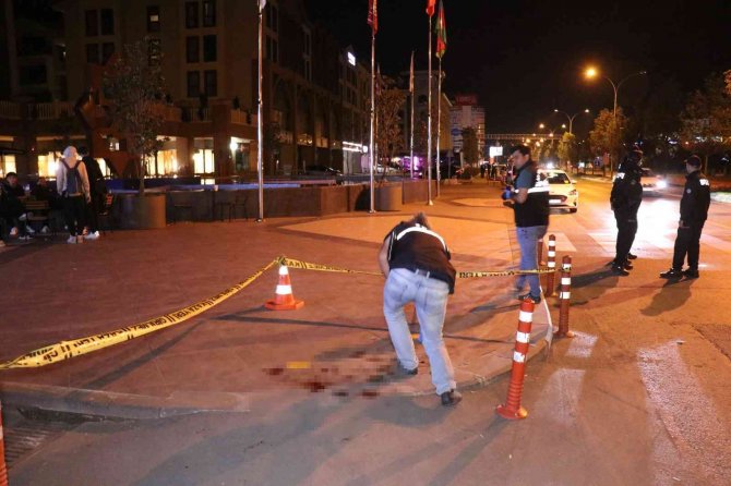 Avm Önünde Bir Kişinin Öldüğü Silahlı Kavgada 2 Tutuklama