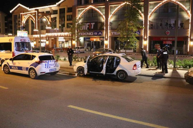 Avm Önünde Bir Kişinin Öldüğü Silahlı Kavgada 2 Tutuklama