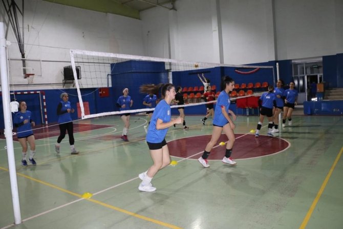 Sivas Özel İ̇dare 2. Lig Hazırlıklarını Sürdürüyor