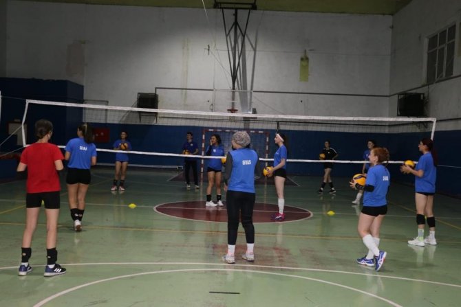 Sivas Özel İ̇dare 2. Lig Hazırlıklarını Sürdürüyor