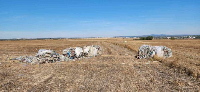 Plastik Atığı Tarlaya Atıp Kaçtılar
