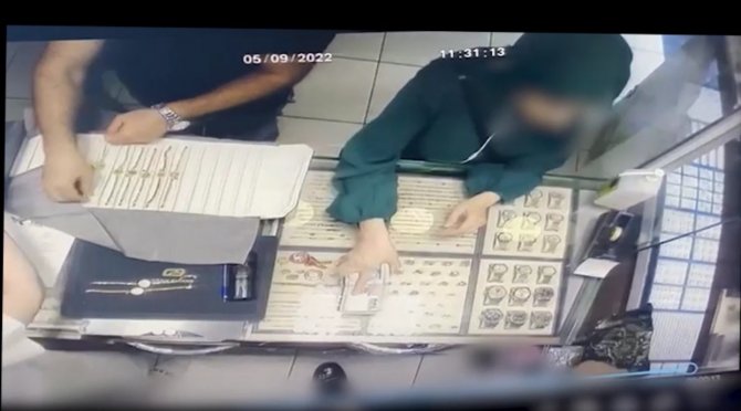 Çaldığı Ziynet Eşyalarını Farklı Kuyumculara Sattı, Polisten Kaçamadı