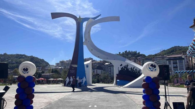 Yomra’da Şampiyonluk Anıtı’nın Açılışı Yapıldı