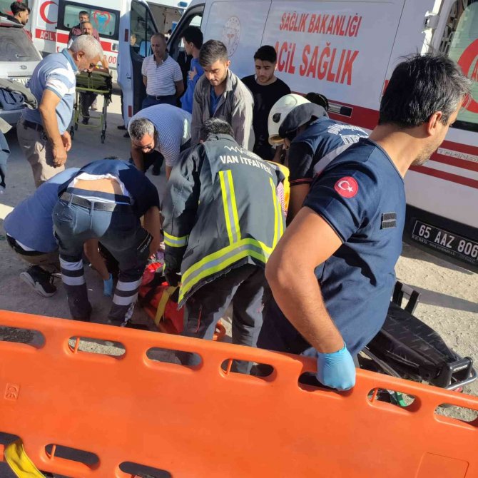Van’da Trafik Kazası: 4 Yaralı