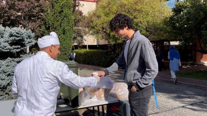 Öğrencilere Ücretsiz Çorba Hizmeti