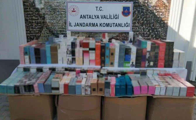 Manavgat’ta Kaçak Parfüm Ve Sigara Operasyonu