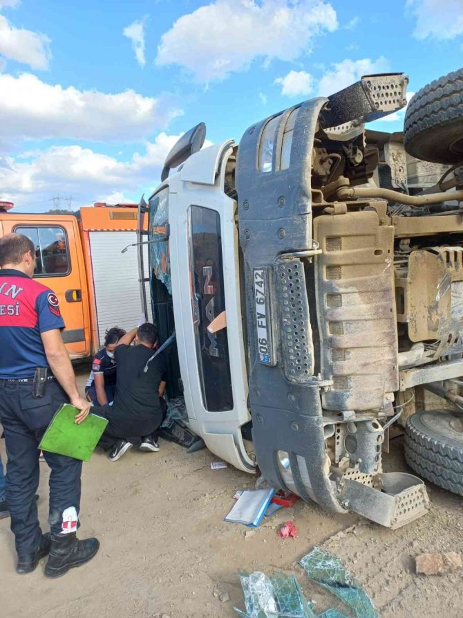 Hafriyat Kamyonu Devrildi: 1 Ölü