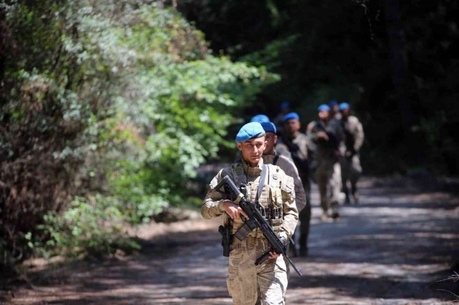 Kuşadası’nda Üç Düzensiz Göçmen Yakalandı