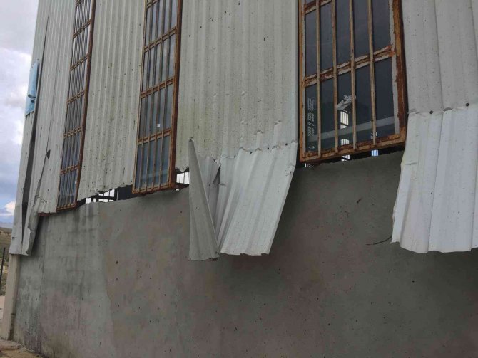 Hortum Sonrası Fabrikanın Panelleri Uçtu