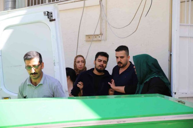 Minik Lina’nın Cenazesi Babaya Teslim Edildi