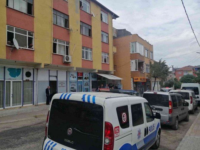 Kötü Kokunun Altından Ölüm Çıktı