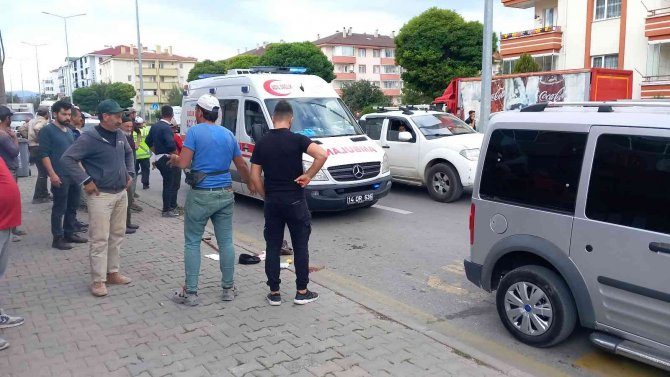 Geri Geri Gelen Hafif Ticari Aracın Çarptığı Yaşlı Adam Ağır Yaralandı