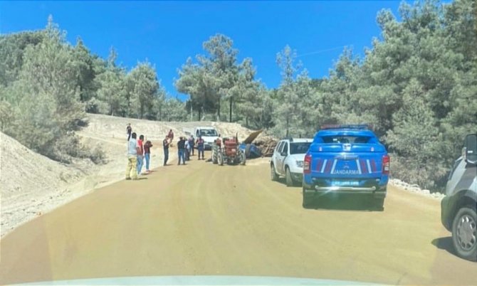 Devrilen Odun Yüklü Traktör, Karı Kocayı Ayırdı