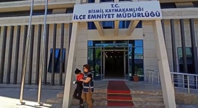 Sırt Çantasında Metamfetamin Taşıyan Kız Tutuklandı