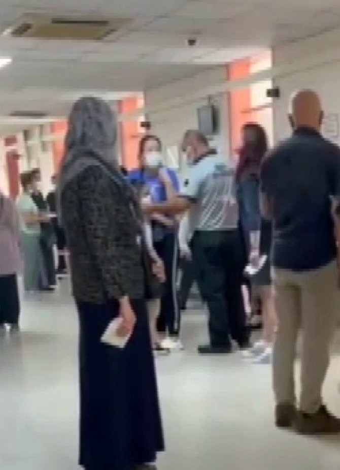 İ̇zmir’de Doktordan Hasta Yakınına Tepki Çeken Hareket
