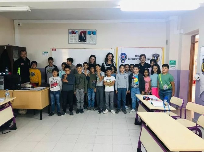 Minik Öğrencilere Suçtan Korunma Yöntemleri Anlatılıyor