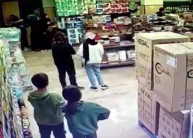 Müşterinin Almadığı Fişi Çöpe Attı, Tekme Tokat Dayak Yedi