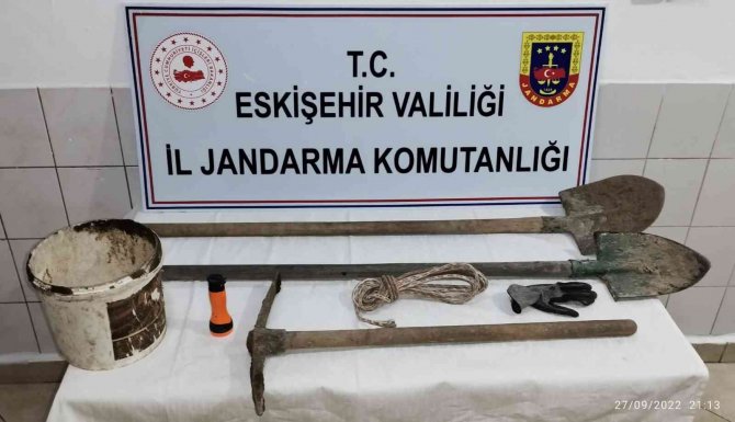 Kaçak Kazı Yapan 3 Kişi Suçüstü Yakalandı