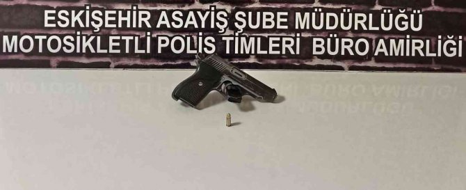 Şüpheli Şahısların Üzerinde 7 Adet Tabanca Ele Geçirildi