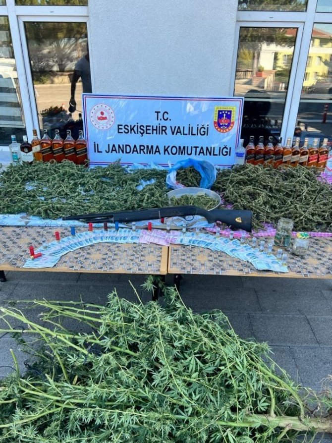 Jandarma Operasyonunda 5 Kilogram Uyuşturucu Madde Ele Geçirildi