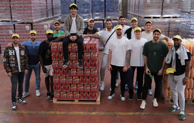 Frutti Extra Bursaspor A Takımı Ve Genç Takımı’ndan Uludağ İ̇çecek’e Ziyaret