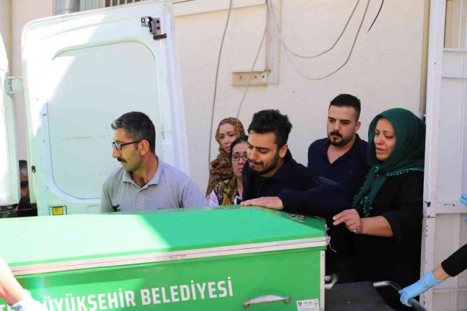 Minik Lina’nın Cenazesi Babaya Teslim Edildi