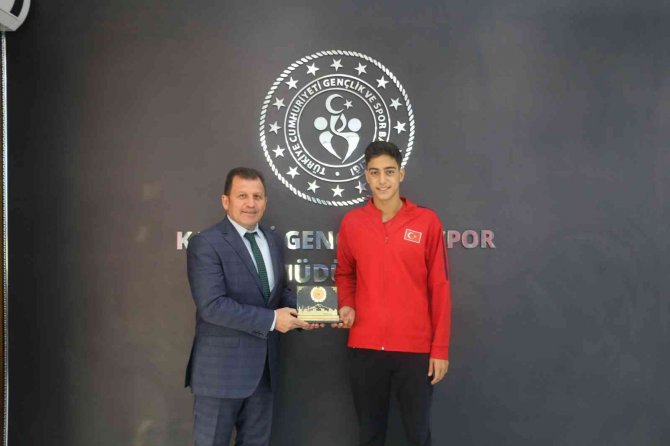 Ali İ̇hsan Kabakcı Milli Sporcular İle Bir Arada