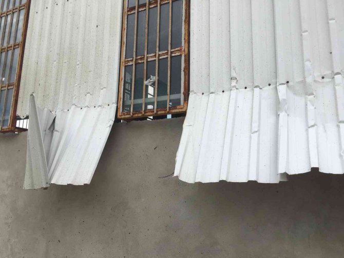 Hortum Sonrası Fabrikanın Panelleri Uçtu