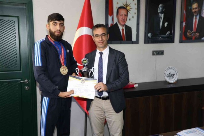 İ̇l Müdürü Din, Şampiyon Sporcuyla Bir Araya Geldi