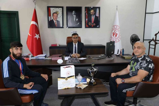 İ̇l Müdürü Din, Şampiyon Sporcuyla Bir Araya Geldi