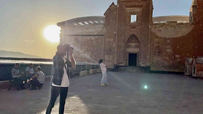 Tarih Kokan İ̇shak Paşa Sarayı’na Yoğun İlgi