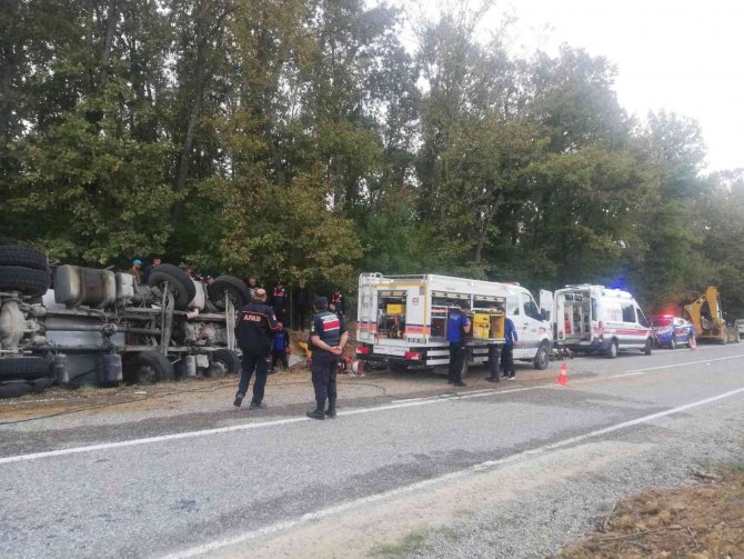 Beton Mikseri Şarampole Devrildi: 1 Kişi Yaralı