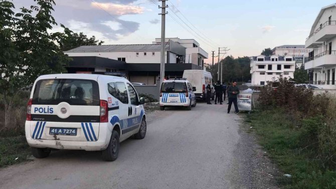 Eski Çalıştığı Yere Geldi, İş Yeri Sahibi Ve Çalışanı Yaraladı