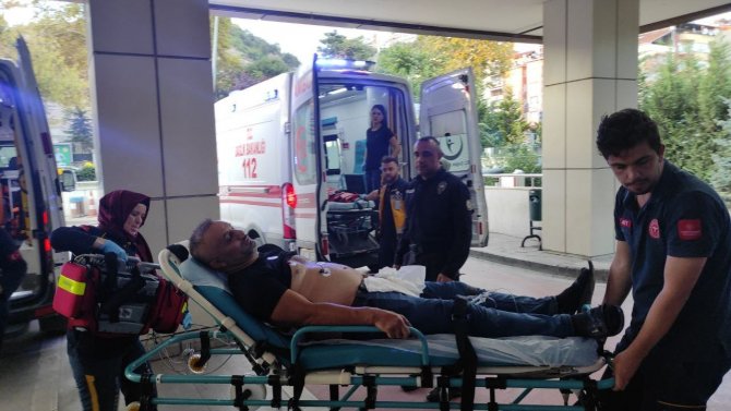 Eski Çalıştığı Yere Geldi, İş Yeri Sahibi Ve Çalışanı Yaraladı