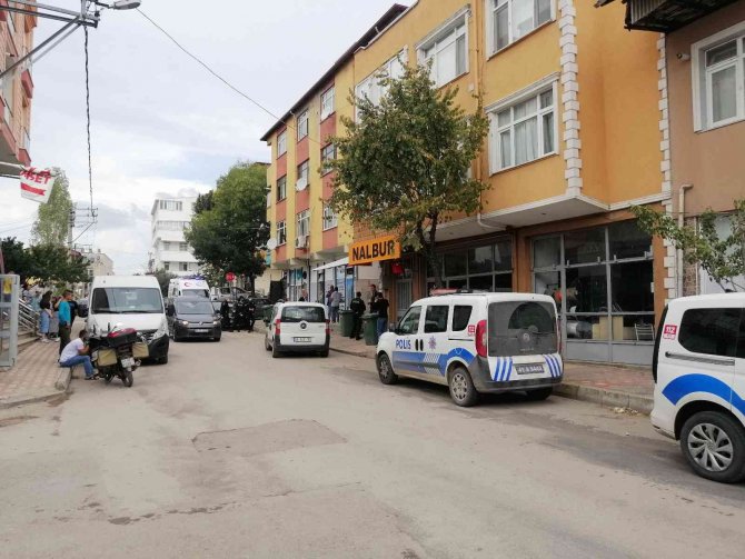 Kötü Kokunun Altından Ölüm Çıktı