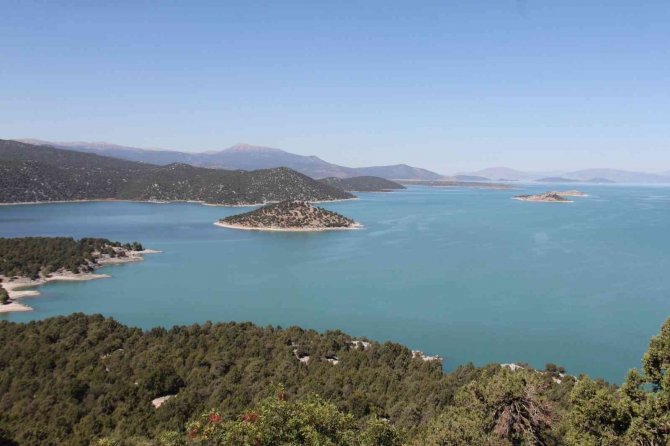 Beyşehir Gölü’ndeki Ada Doğa Tutkunlarının Gözdesi Oldu