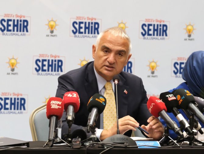 Bakan Ersoy: “Türkiye’ye Fazla Turist Geleceği Gibi Beklentileri Gerçekçi Bulmuyorum”